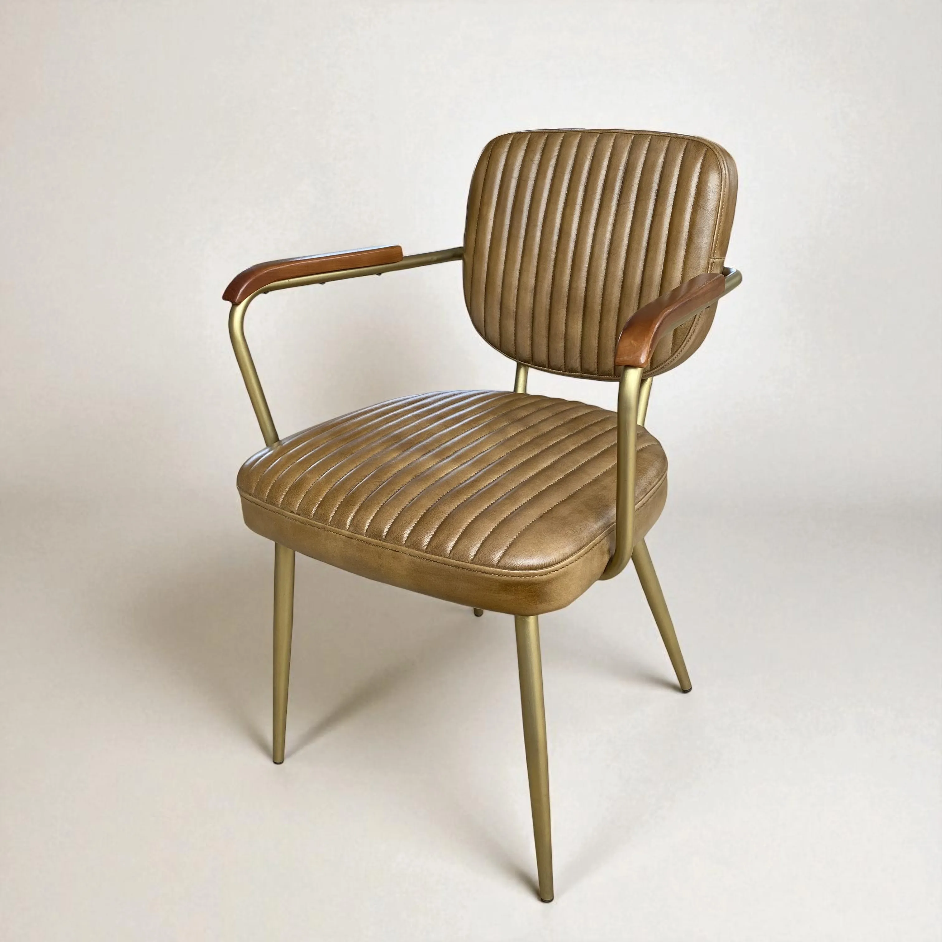 صندلی چرم دسته دار Bravon