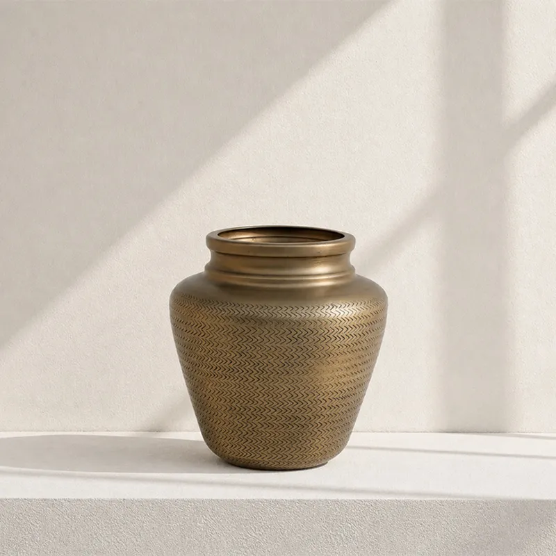 گلدان برنجی aurelith collection - varen