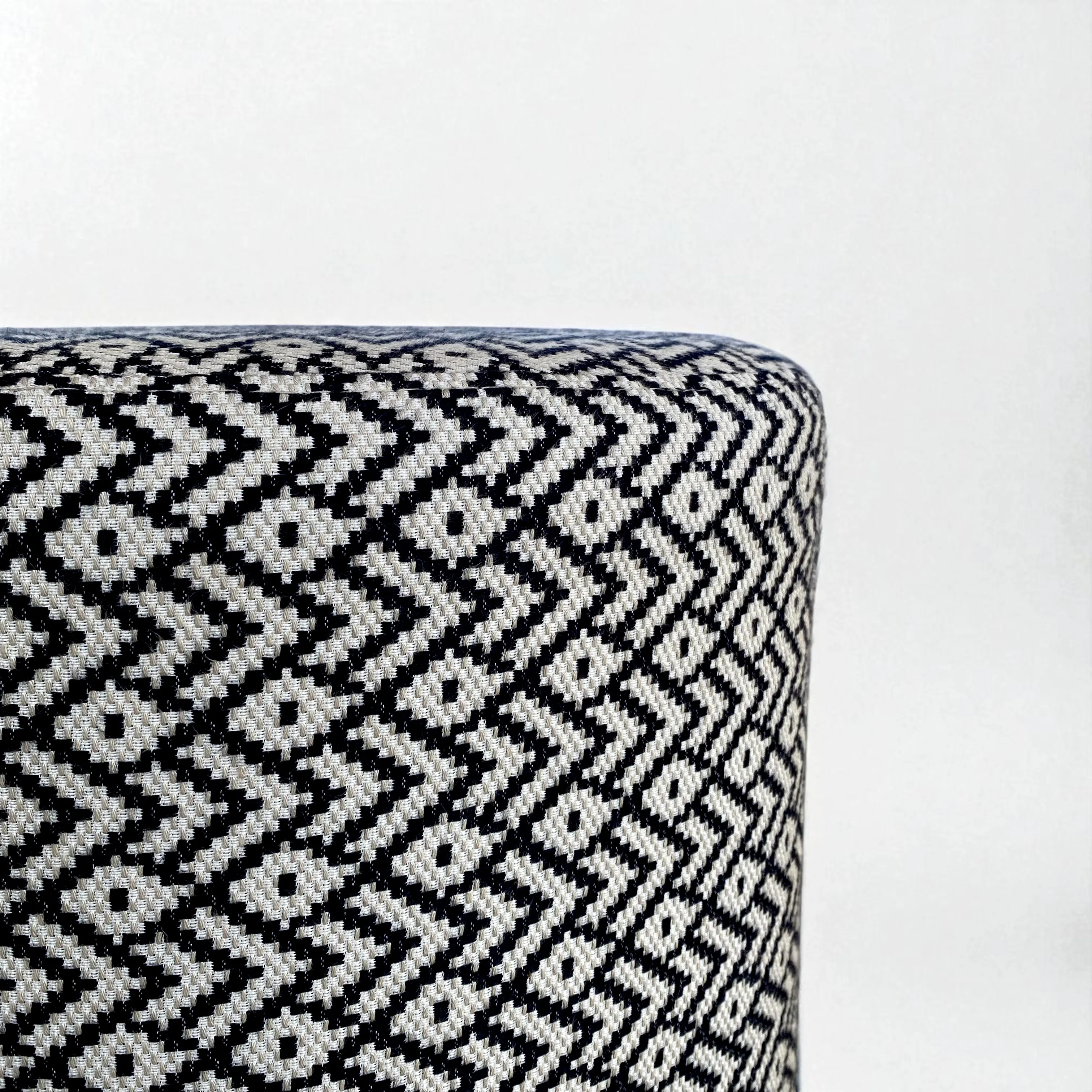 پاف پارچه‌ای Nerello